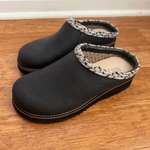 Simple Leather Clog